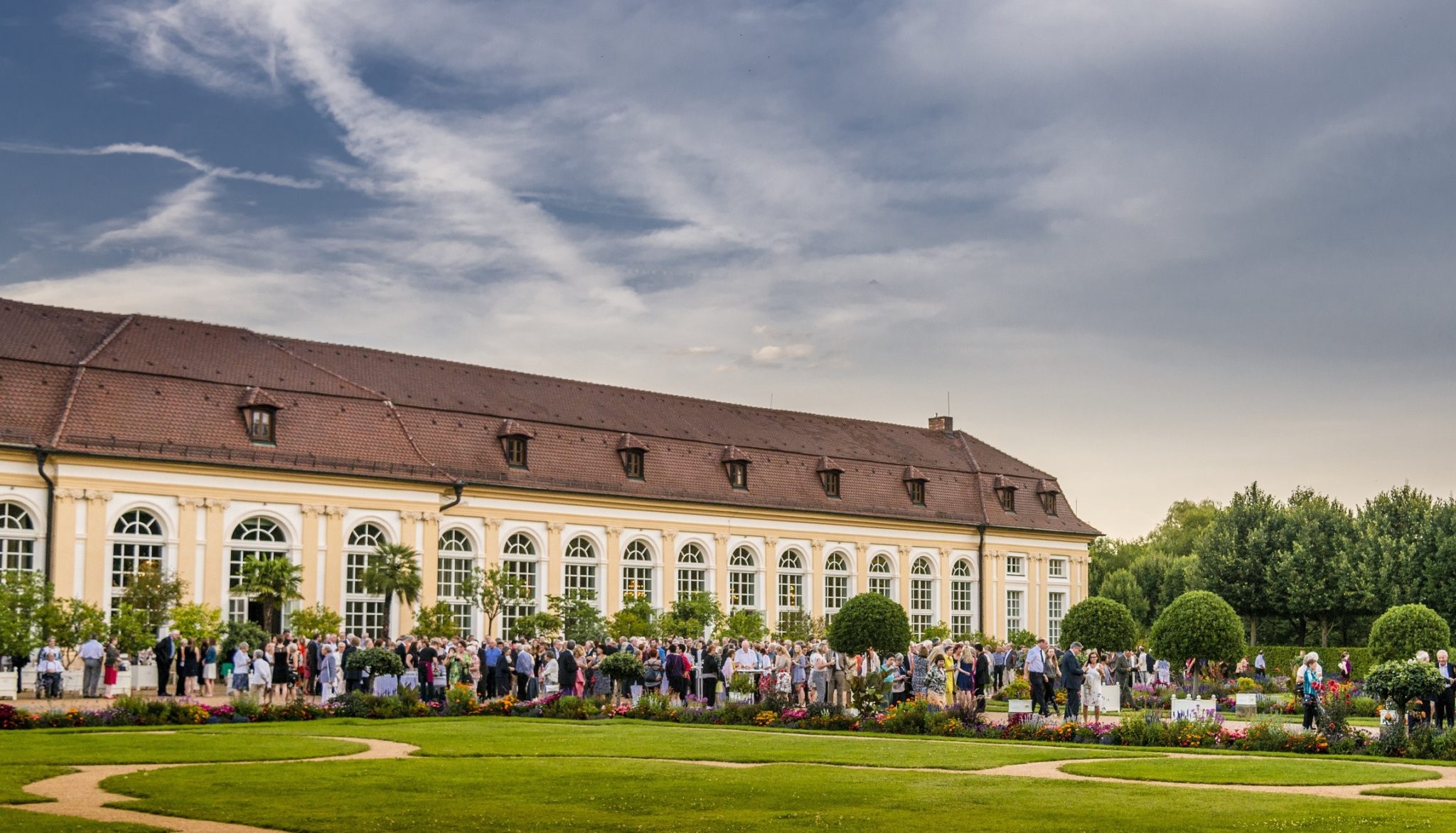 Konzertpause vor der Orangerie Ansbach