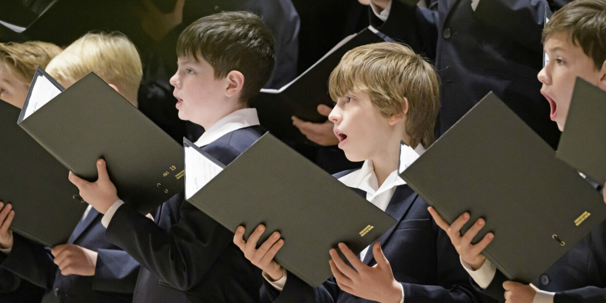 Rund 125 Kruzianer von 9 bis 19 Jahren singen im Dresdner Kreuzchor