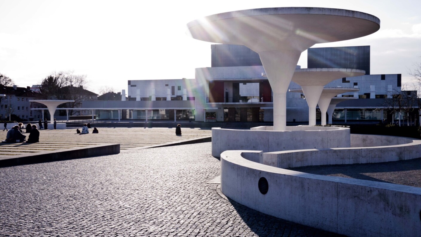 Am Staatstheater Darmstadt experimentiert man mit dem Chemiebaukasten des Musiktheaters